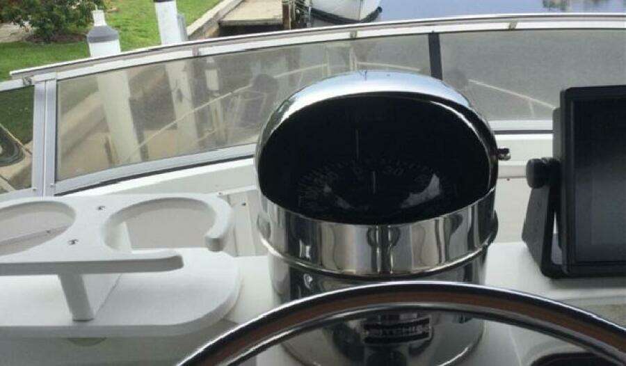 1995 Carver 430 Cockpit