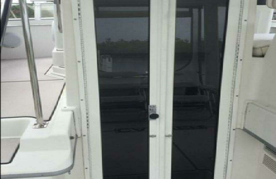 1995 Carver 430 Cockpit