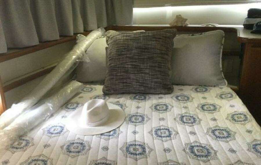 1995 Carver 430 Cockpit