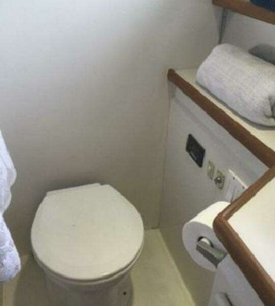 1995 Carver 430 Cockpit