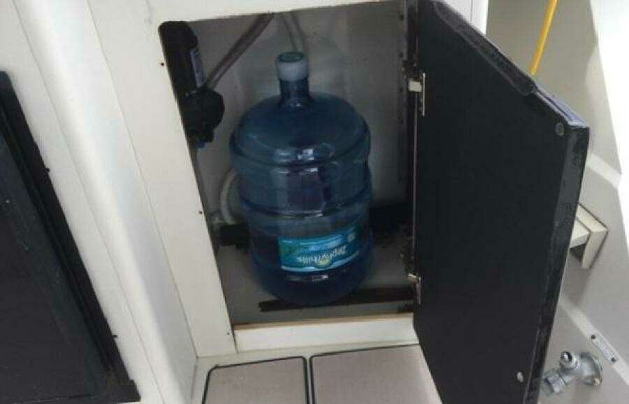 1995 Carver 430 Cockpit