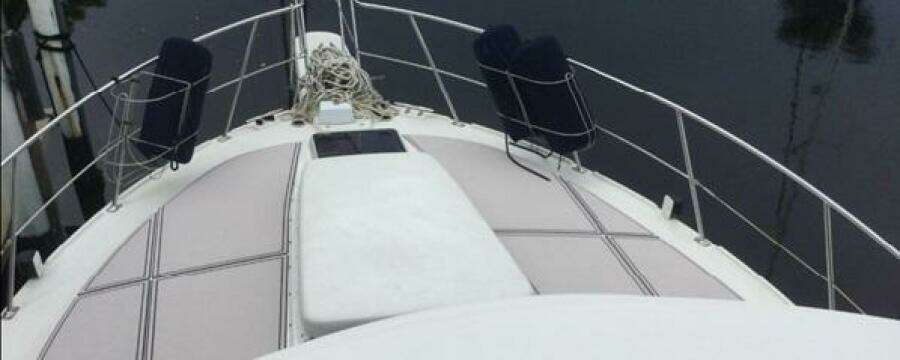 1995 Carver 430 Cockpit