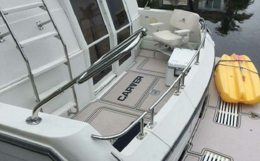 1995 Carver 430 Cockpit