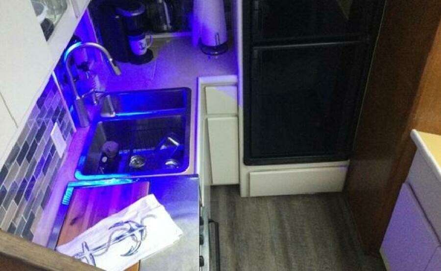 1995 Carver 430 Cockpit