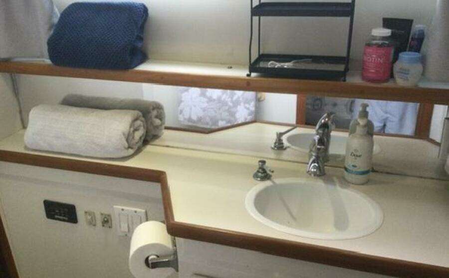 1995 Carver 430 Cockpit