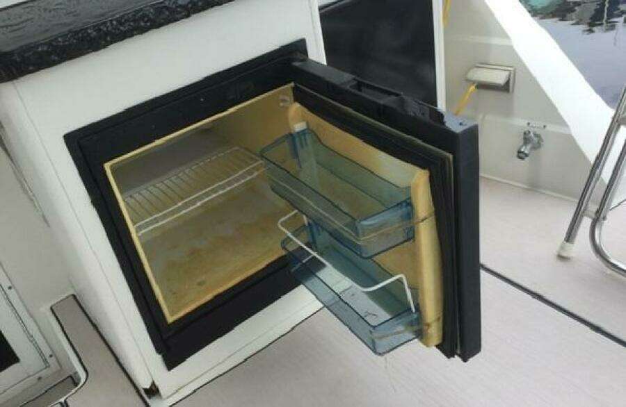 1995 Carver 430 Cockpit