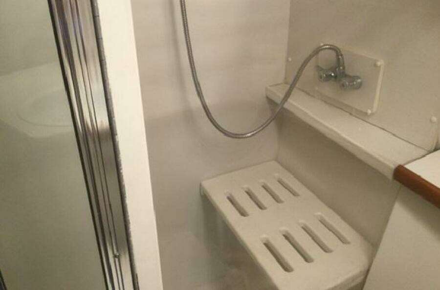 1995 Carver 430 Cockpit