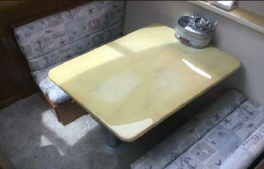 1995 Carver 430 Cockpit