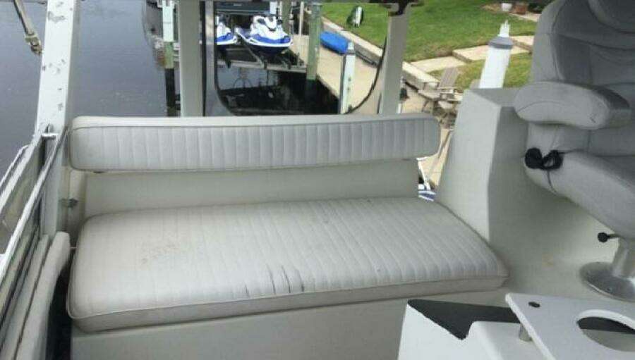 1995 Carver 430 Cockpit