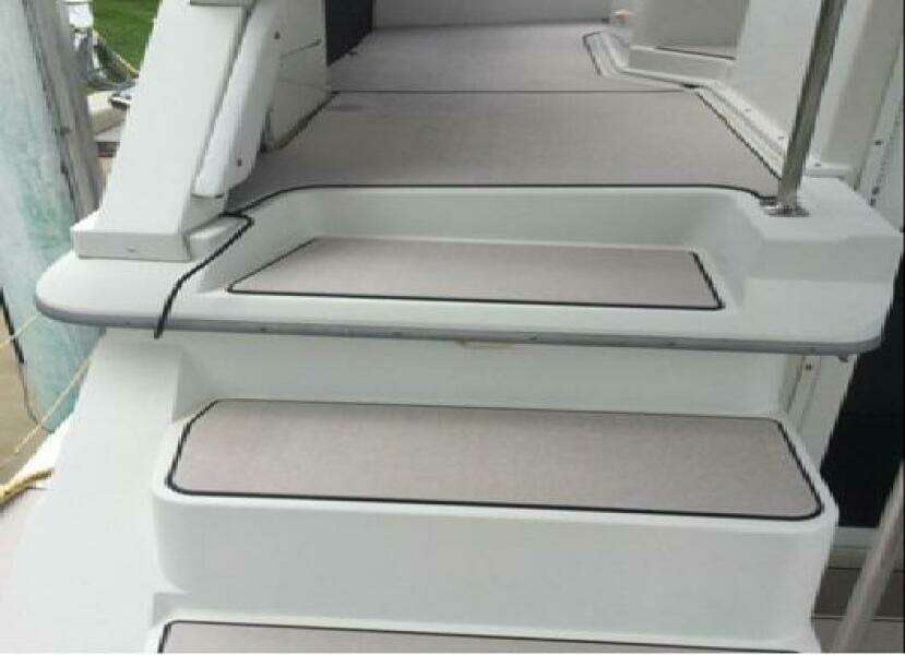 1995 Carver 430 Cockpit