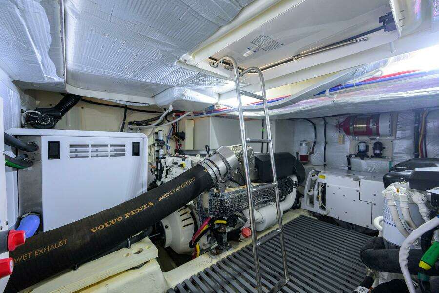 Tiara 49 DEBBIE'S DIAMOND - Engine Room