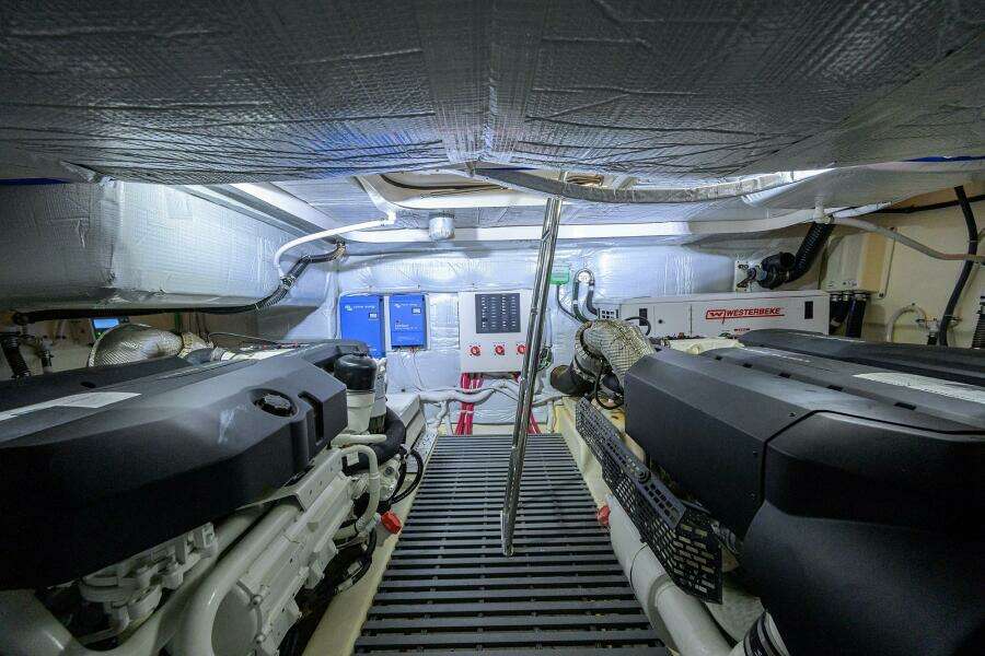 Tiara 49 DEBBIE'S DIAMOND - Engine Room