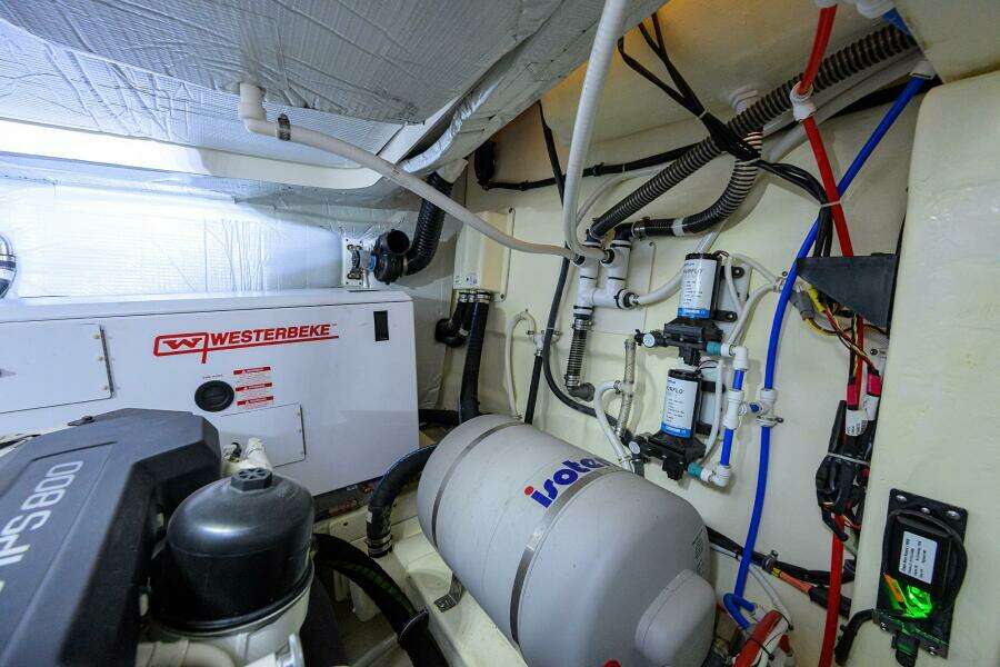 Tiara 49 DEBBIE'S DIAMOND - Engine Room