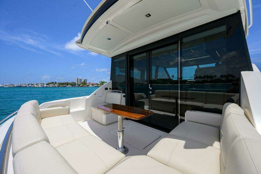 Tiara 49 DEBBIE'S DIAMOND - Cockpit