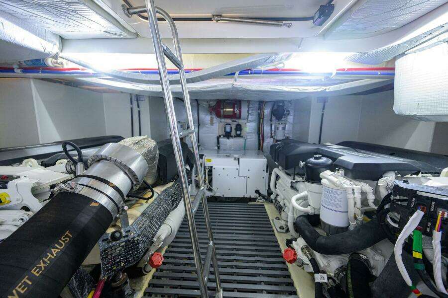 Tiara 49 DEBBIE'S DIAMOND - Engine Room