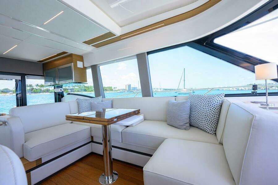 Tiara 49 DEBBIE'S DIAMOND - Salon