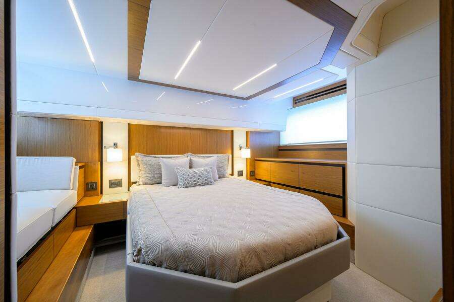 Tiara 49 DEBBIE'S DIAMOND - Master Stateroom