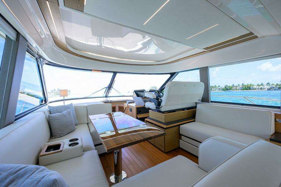 Tiara 49 DEBBIE'S DIAMOND - Salon