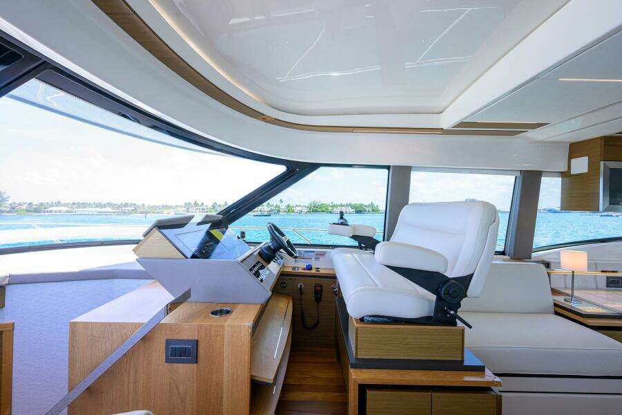 Tiara 49 DEBBIE'S DIAMOND - Helm