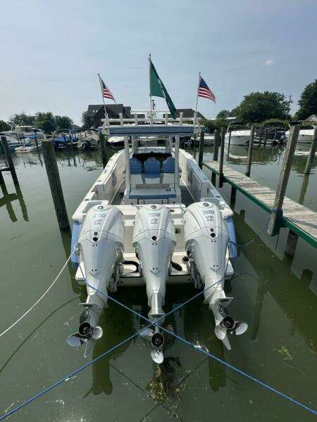 2023 Robalo R360