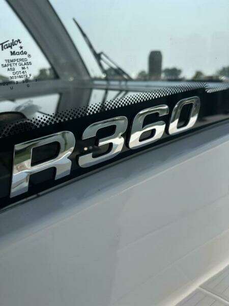 2023 Robalo R360