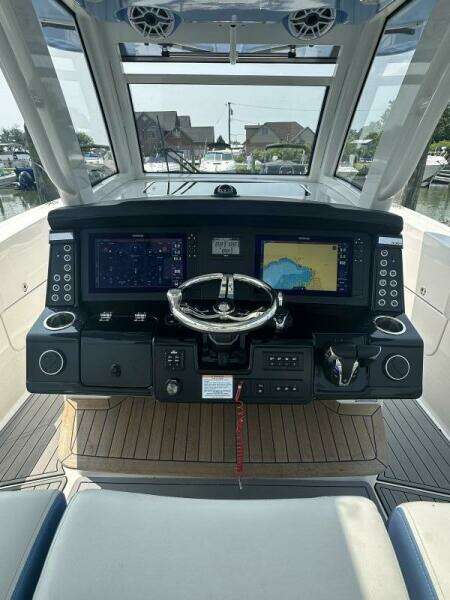 2023 Robalo R360
