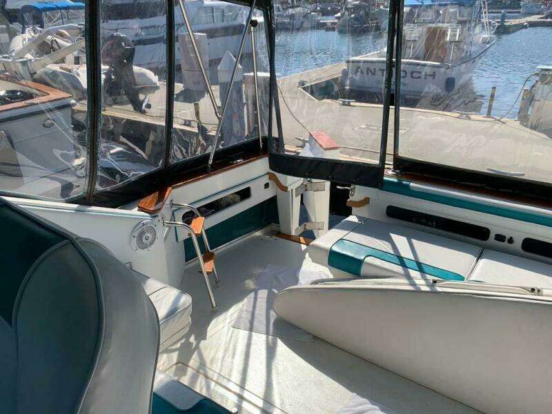 1989 Sea Ray 390 Express