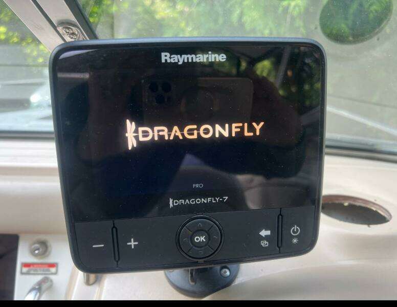 1997 Sea Ray 230 Signature - Cuddy Cabin