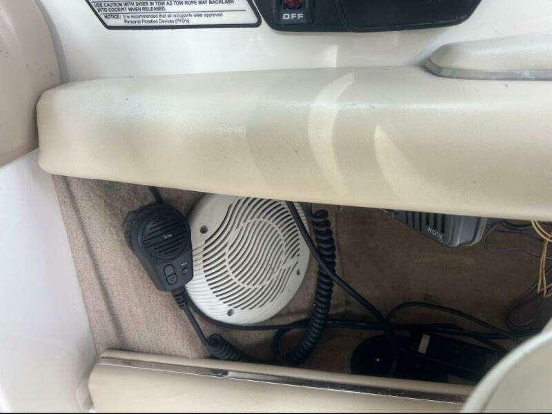 1997 Sea Ray 230 Signature - Cuddy Cabin