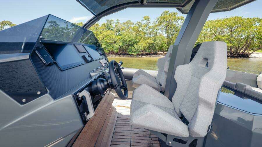 2025 Skipper 38 Sunbed