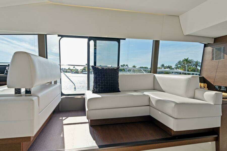 2020 52 Prestige Flybridge - Vacay - Salon Aft Seating