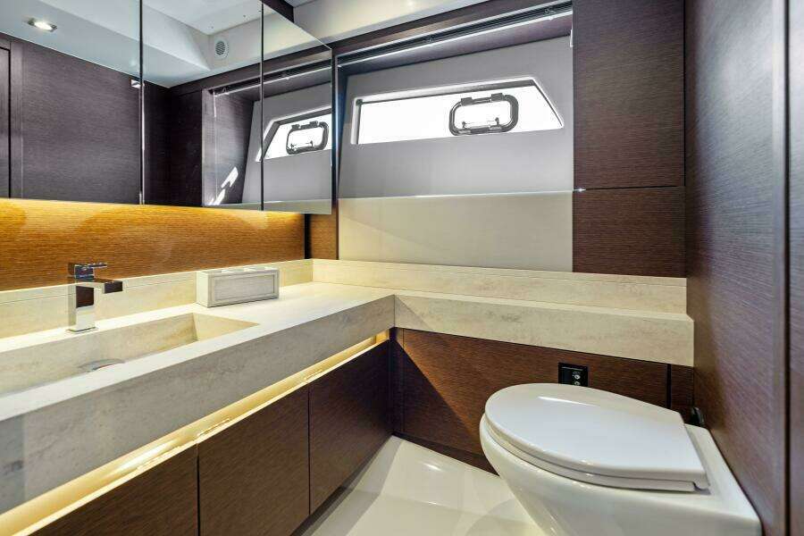 2020 52 Prestige Flybridge - Vacay - Master Head