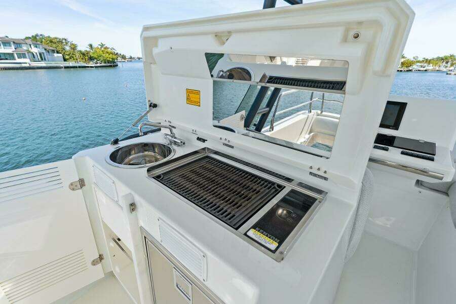 2020 52 Prestige Flybridge - Vacay - Flybridge Grill 