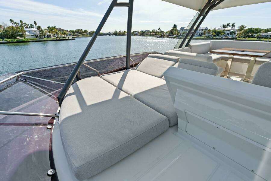 2020 52 Prestige Flybridge - Vacay - Flybridge