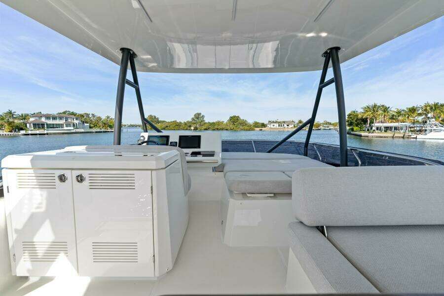 2020 52 Prestige Flybridge - Vacay - Flybridge Overview