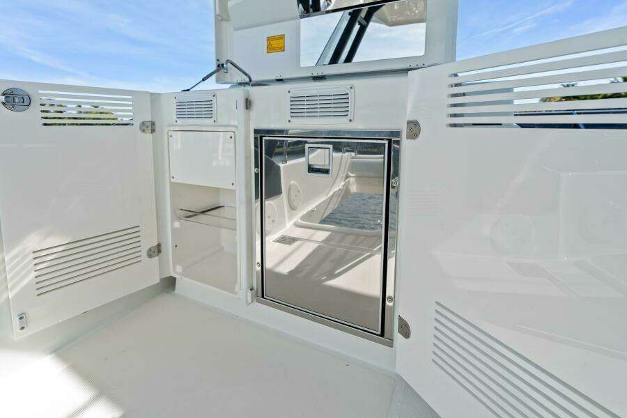 2020 52 Prestige Flybridge - Vacay - Flybridge Grill 