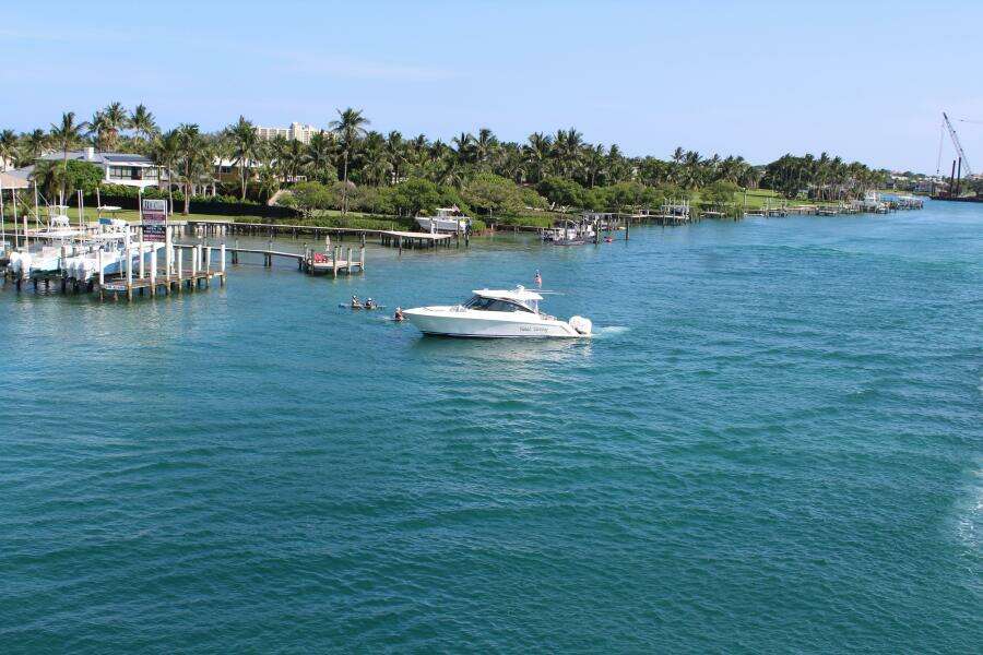 2021 Tiara Yachts 38LX