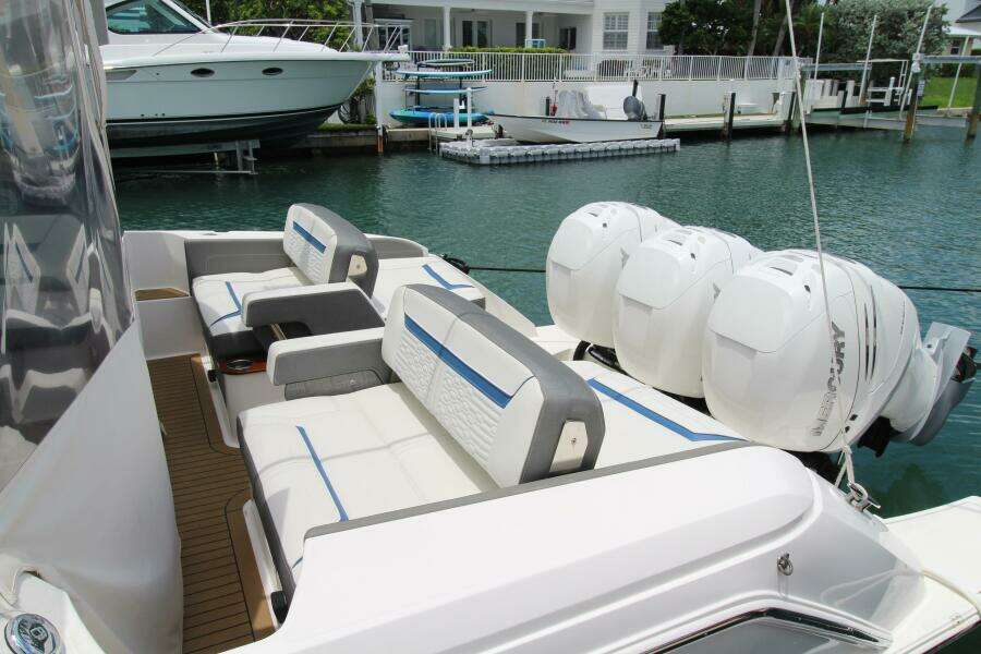 2021 Tiara Yachts 38LX