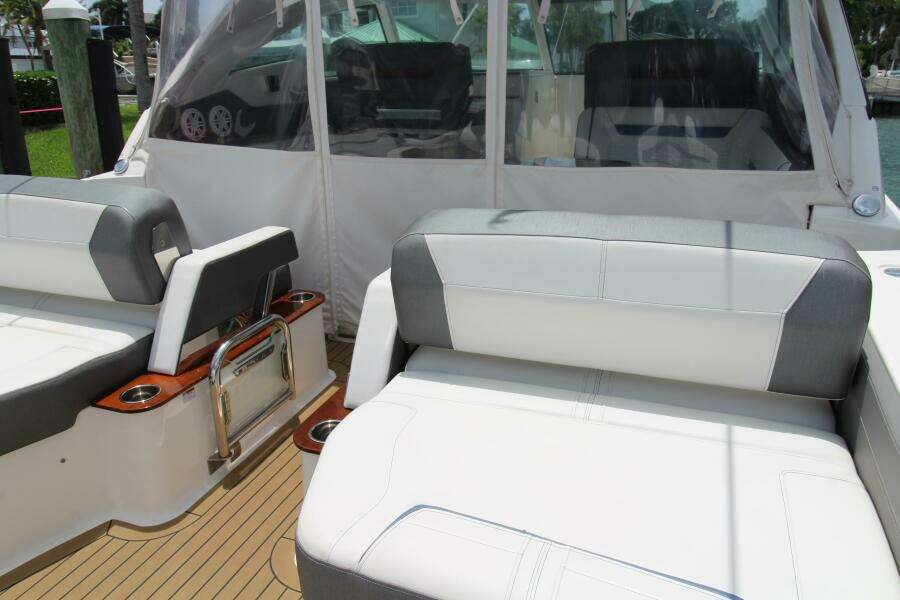 2021 Tiara Yachts 38LX