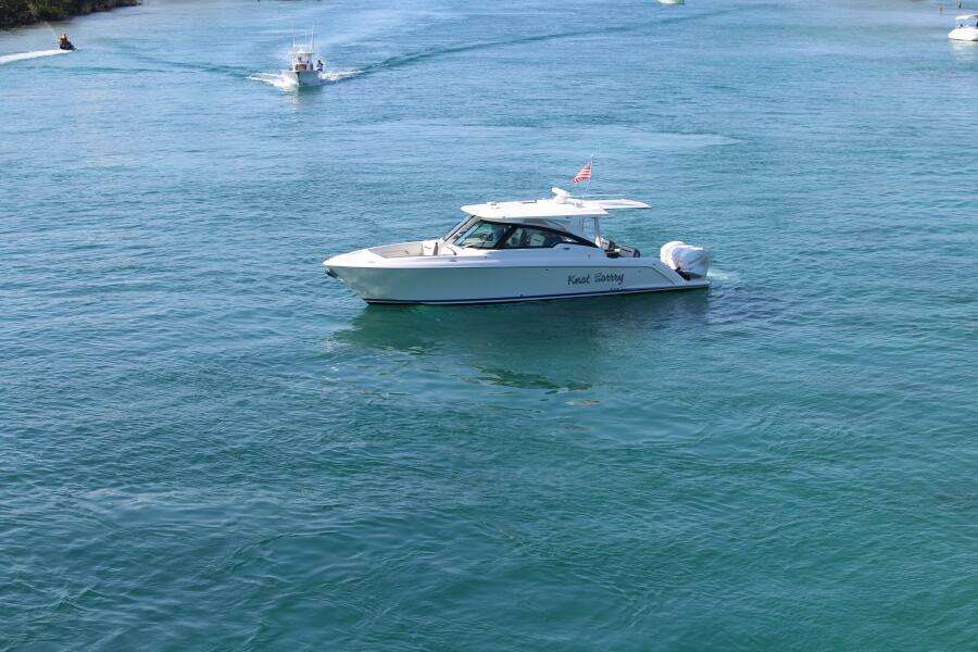 2021 Tiara Yachts 38LX