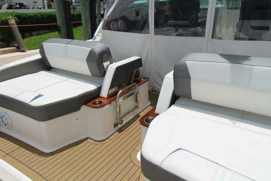 2021 Tiara Yachts 38LX