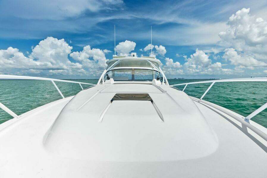 2018 Intrepid 430 Sport Yacht