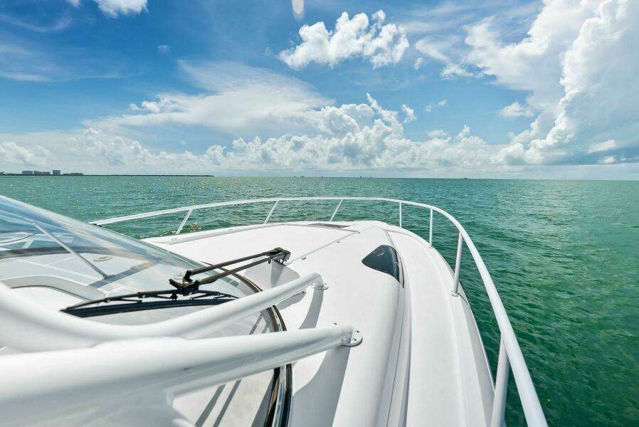 2018 Intrepid 430 Sport Yacht