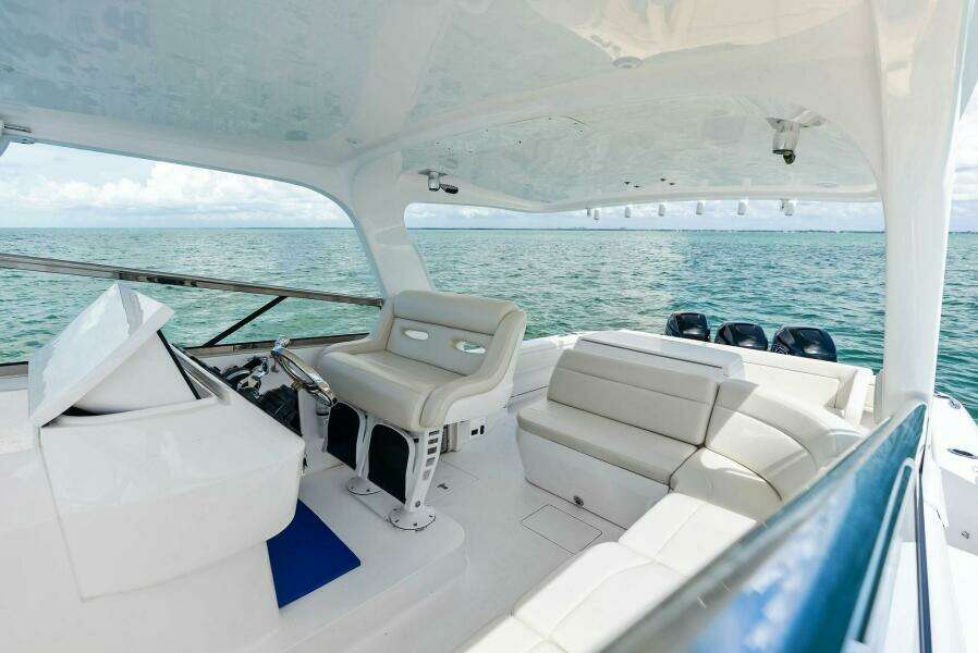 2018 Intrepid 430 Sport Yacht