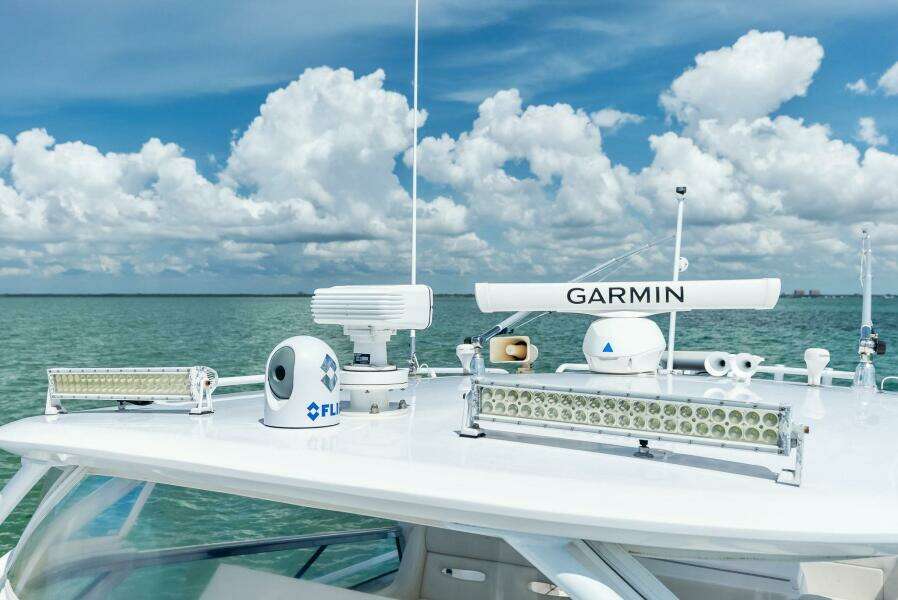 2018 Intrepid 430 Sport Yacht