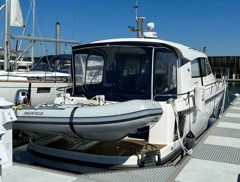 2021 Nimbus 405 Coupe