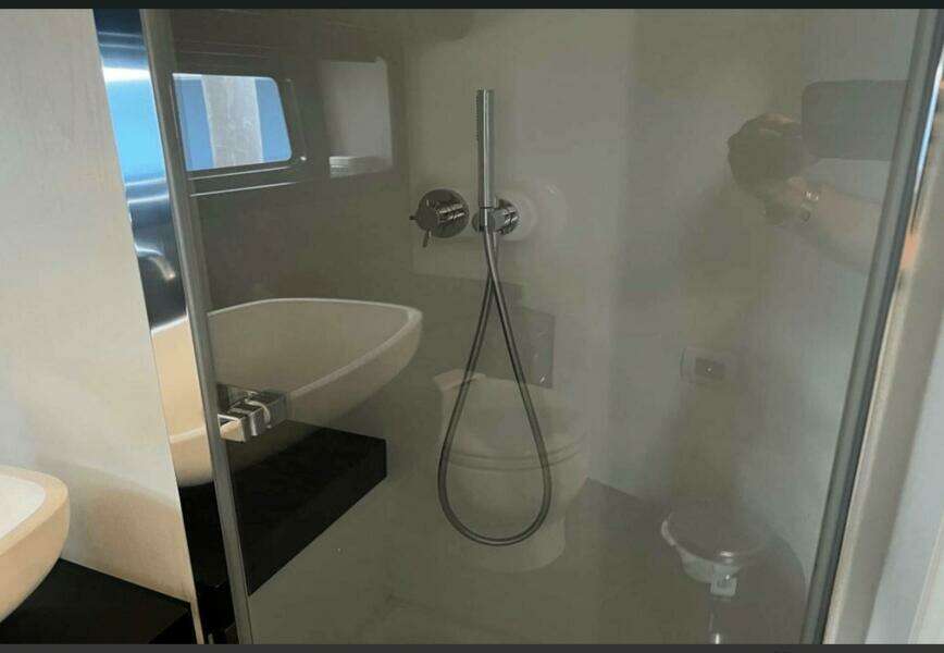 2022 Azimut Verve 42