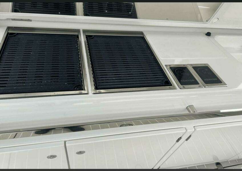 2022 Azimut Verve 42