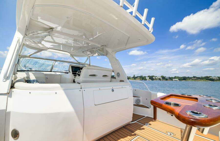 2015 Intrepid 430 Sport Yacht