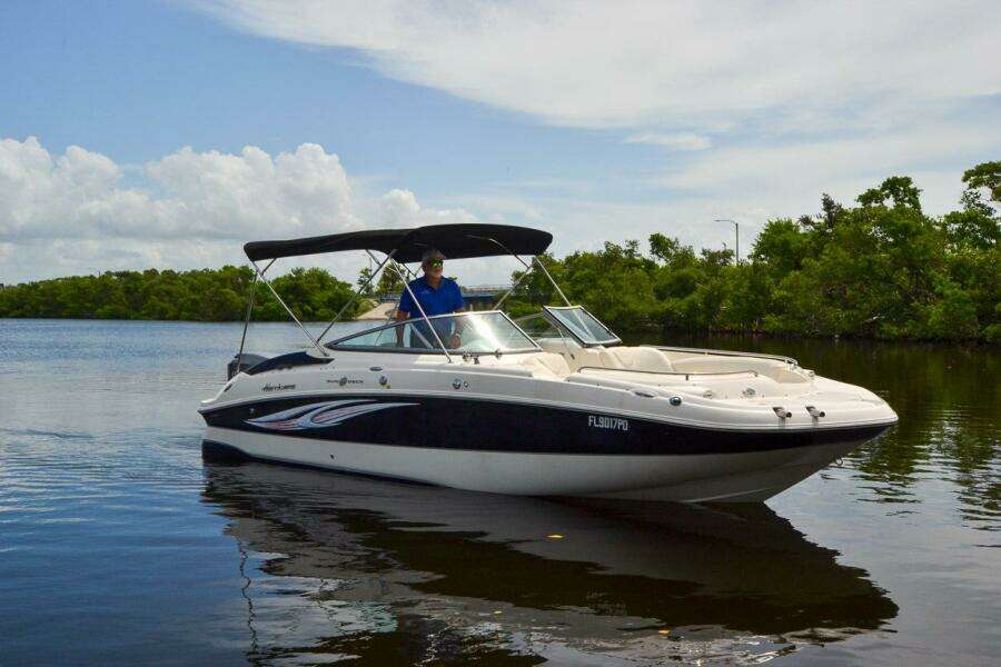 2011 Hurricane 2400 Sundeck